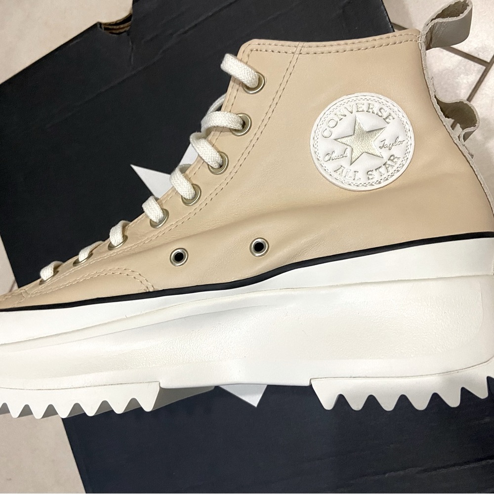 Hi tops gift 🎁 someone.  leather sneakers.  Genuine Converse. Unisex - Picture 2 of 10